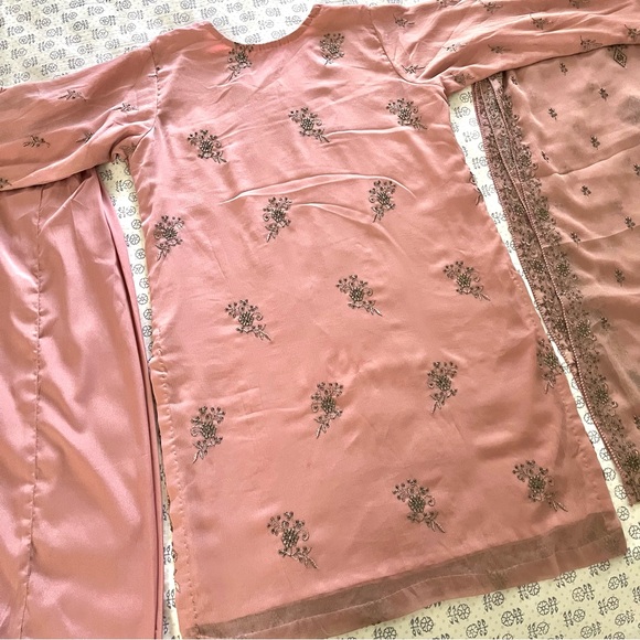 NEW Sequin Embellished Chiffon Salwar Kameez - Picture 2 of 12